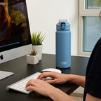 Gourde isotherme 750 ml – bleue, avec paille intégrée gourde isotherme
